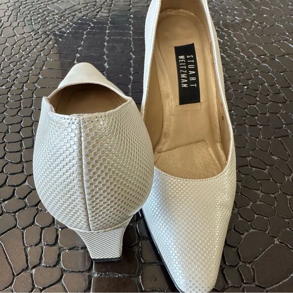 Stuart Weitzman light gold, textured pumps. - Picture 7 of 7